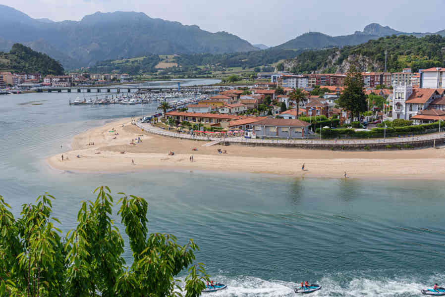 Principado de Asturias 076 - Ribadesella.jpg
